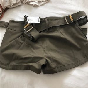 NWT Gucci Army shorts with bamboo belt and details
